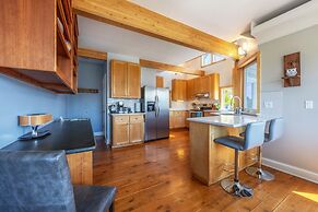 Grandview 3 Bedroom Home by RedAwning