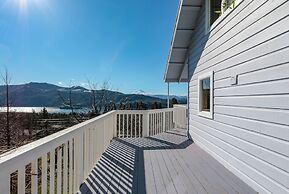 Grandview 3 Bedroom Home by RedAwning