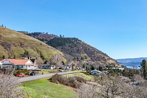 Grandview 3 Bedroom Home by RedAwning