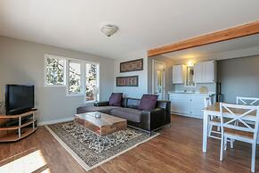 Grandview 3 Bedroom Home by RedAwning