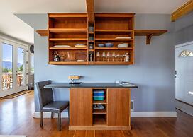 Grandview 3 Bedroom Home by RedAwning