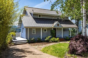 Grandview 3 Bedroom Home by RedAwning