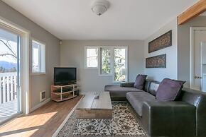 Grandview 3 Bedroom Home by RedAwning