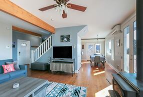 Grandview 3 Bedroom Home by RedAwning