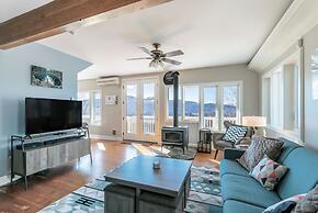 Grandview 3 Bedroom Home by RedAwning