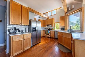 Grandview 3 Bedroom Home by RedAwning