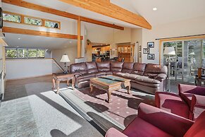 11 Tournament 5 Bedroom Home by RedAwning