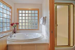 11 Tournament 5 Bedroom Home by RedAwning