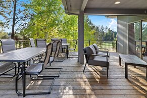 11 Tournament 5 Bedroom Home by RedAwning