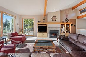 11 Tournament 5 Bedroom Home by RedAwning