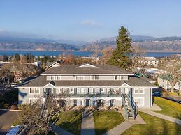 Lodge 27 Roomy Condo with Gear Storage Onsite by RedAwning