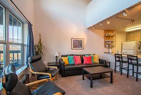 Lodge 27 Roomy Condo with Gear Storage Onsite by RedAwning