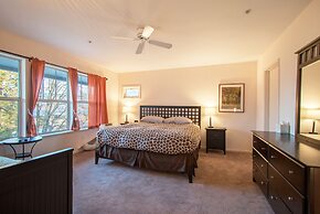 Lodge 27 Roomy Condo with Gear Storage Onsite by RedAwning