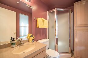 Lodge 27 Roomy Condo with Gear Storage Onsite by RedAwning