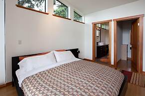 Bridge View Loft 3 Bedroom Condo by RedAwning