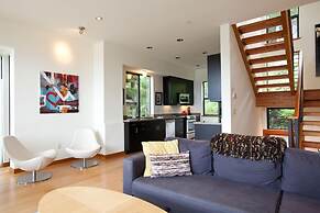 Bridge View Loft 3 Bedroom Condo by RedAwning