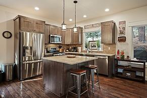 Trails End 5 Bedroom Home by RedAwning