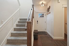 Trails End 5 Bedroom Home by RedAwning