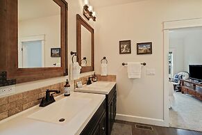 Trails End 5 Bedroom Home by RedAwning