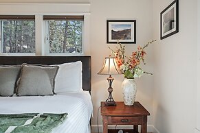 Trails End 5 Bedroom Home by RedAwning