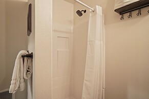 Trails End 5 Bedroom Home by RedAwning