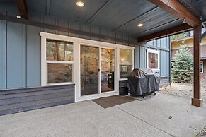 Trails End 5 Bedroom Home by RedAwning