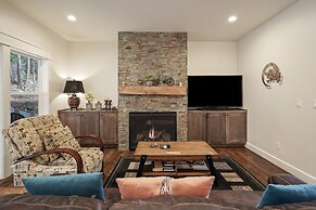 Trails End 5 Bedroom Home by RedAwning