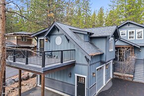 Trails End 5 Bedroom Home by RedAwning