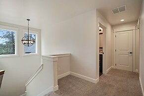 Trails End 5 Bedroom Home by RedAwning