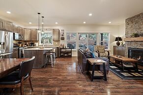 Trails End 5 Bedroom Home by RedAwning