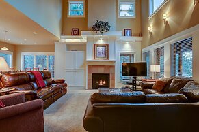 Big Pine Home with Hot Tub Close to Deschutes River Trail by RedAwning