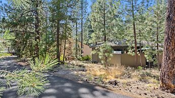 7 Grizzly Home New Private Hot Tub on the Deck and Bike for Adventure 