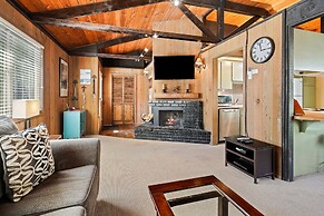 7 Grizzly Home New Private Hot Tub on the Deck and Bike for Adventure 