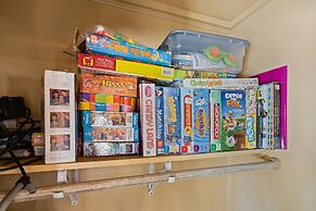 7 Grizzly Home New Private Hot Tub on the Deck and Bike for Adventure 