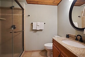 7 Grizzly Home New Private Hot Tub on the Deck and Bike for Adventure 