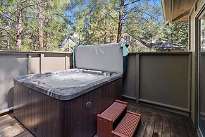 7 Grizzly Home New Private Hot Tub on the Deck and Bike for Adventure 