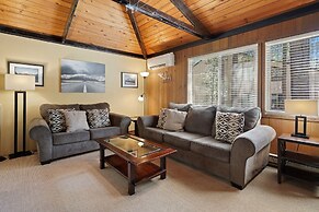 7 Grizzly Home New Private Hot Tub on the Deck and Bike for Adventure 