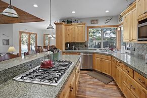 11 Vine Maple 5 Bedroom Home by RedAwning