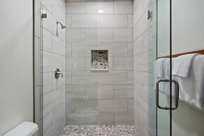 11 Vine Maple 5 Bedroom Home by RedAwning