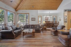 11 Vine Maple 5 Bedroom Home by RedAwning