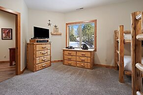 11 Vine Maple 5 Bedroom Home by RedAwning