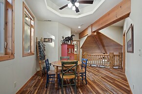 11 Vine Maple 5 Bedroom Home by RedAwning