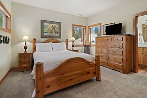 11 Vine Maple 5 Bedroom Home by RedAwning