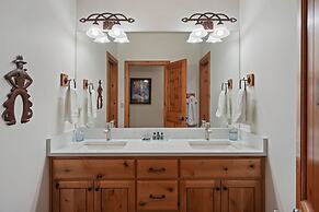 11 Vine Maple 5 Bedroom Home by RedAwning