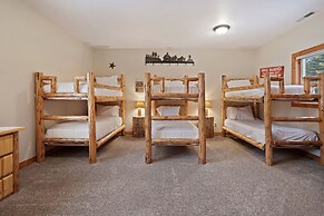 11 Vine Maple 5 Bedroom Home by RedAwning