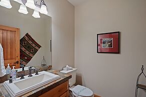 11 Vine Maple 5 Bedroom Home by RedAwning