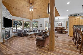 11 Vine Maple 5 Bedroom Home by RedAwning