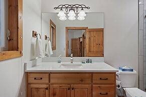 11 Vine Maple 5 Bedroom Home by RedAwning