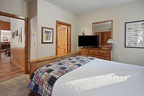 11 Vine Maple 5 Bedroom Home by RedAwning