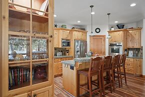 11 Vine Maple 5 Bedroom Home by RedAwning